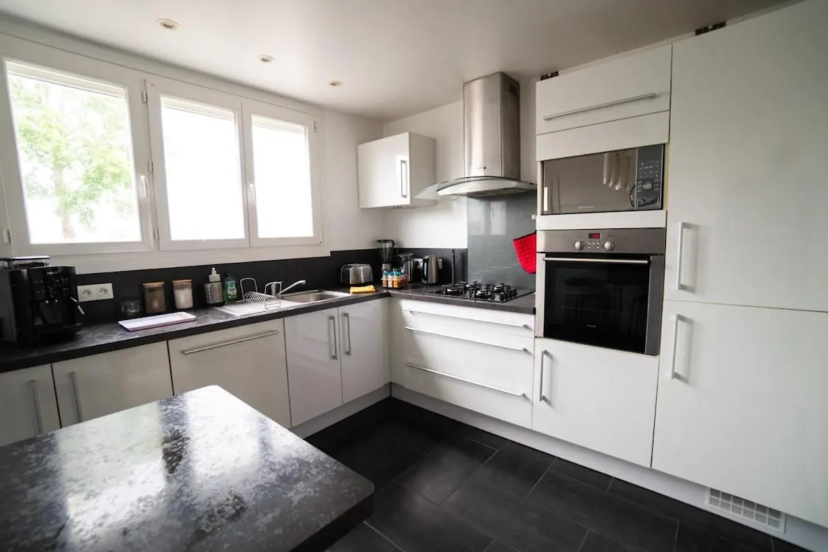 Bright Modern, Near Center And 10 Min From Beaches ブレスト
