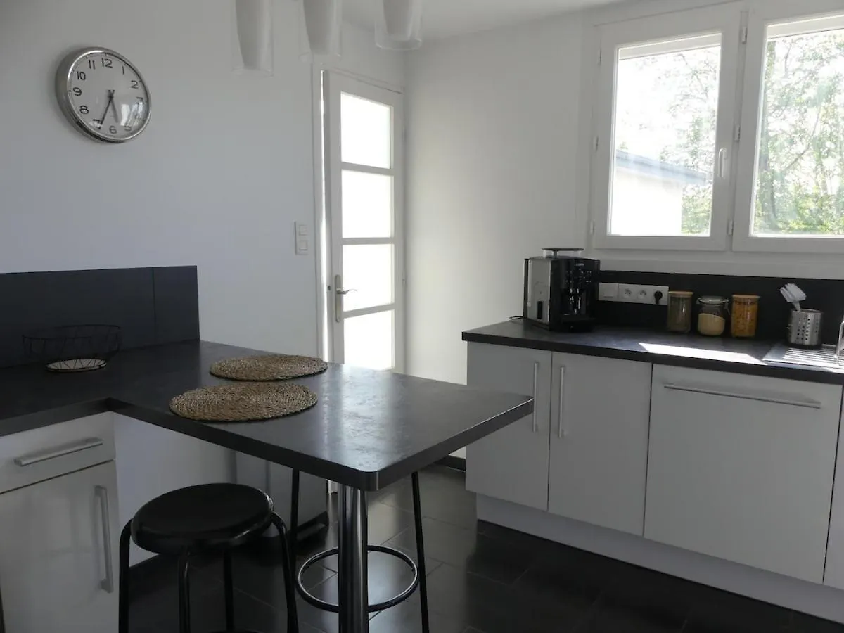 Bright Modern, Near Center And 10 Min From Beaches ブレスト 0*,
