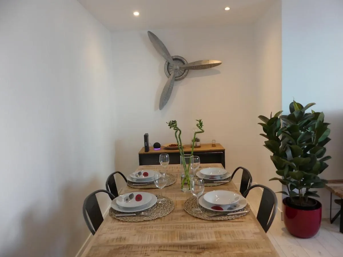 Bright Modern, Near Center And 10 Min From Beaches ブレスト アパート
