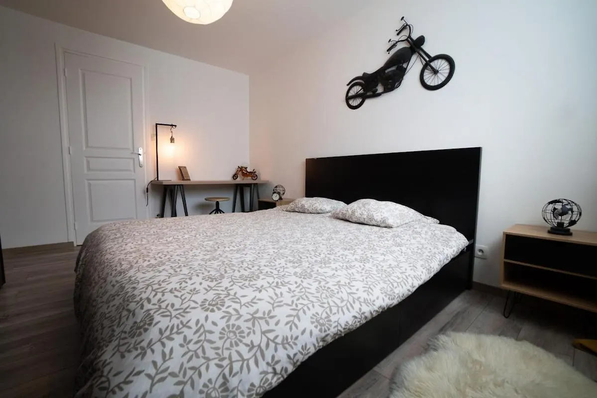Bright Modern, Near Center And 10 Min From Beaches ブレスト
