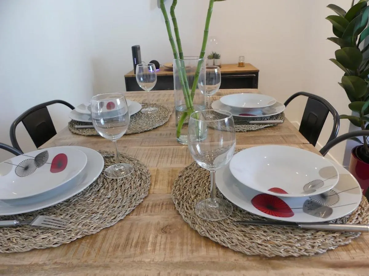 Bright Modern, Near Center And 10 Min From Beaches ブレスト アパート